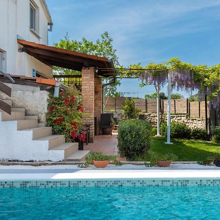 Apartment Adriana On Peaceful Location With Pool Pula Bagian luar foto