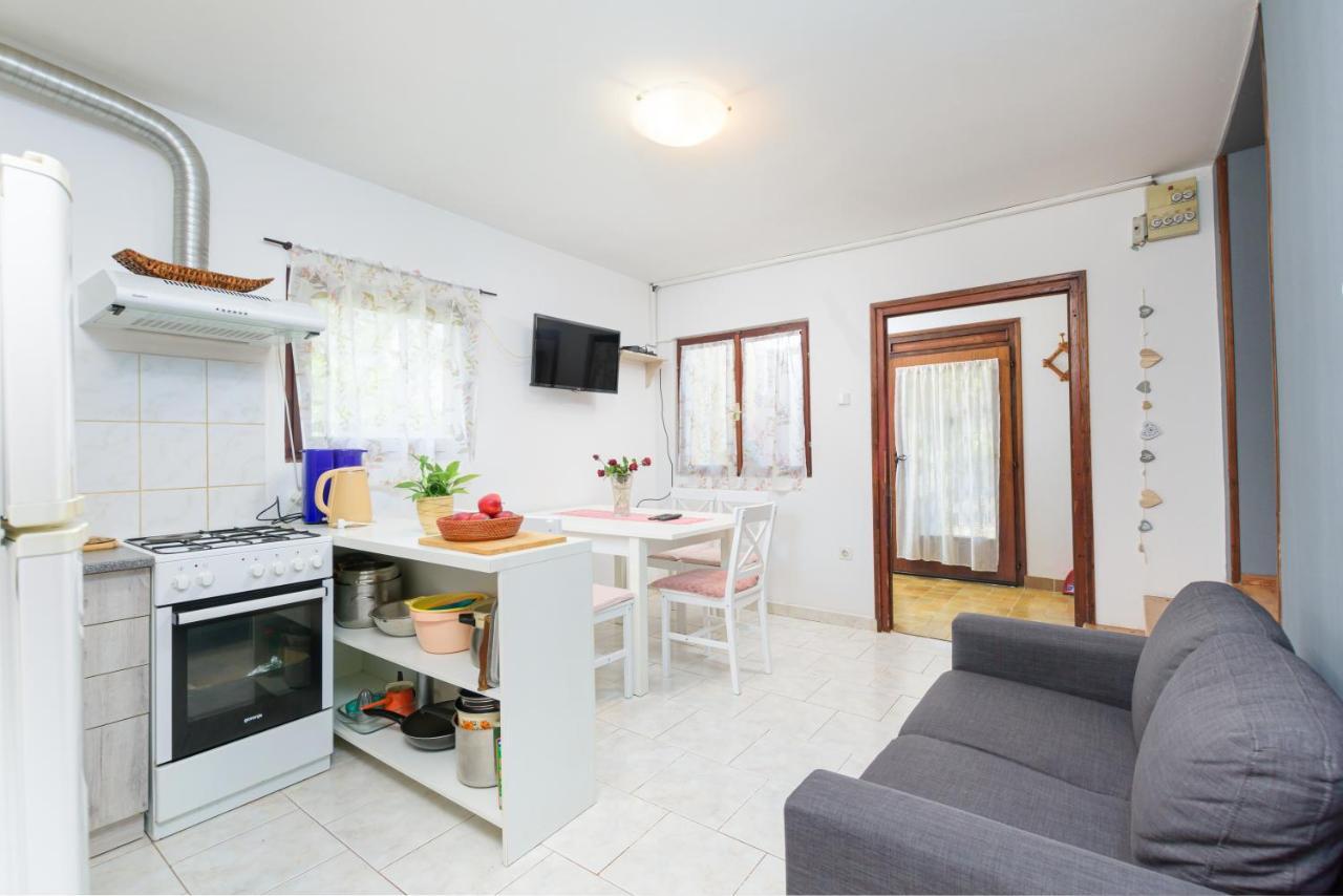 Apartment Adriana On Peaceful Location With Pool Pula Bagian luar foto