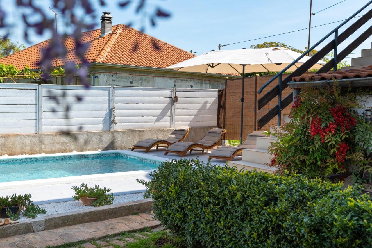 Apartment Adriana On Peaceful Location With Pool Pula Bagian luar foto