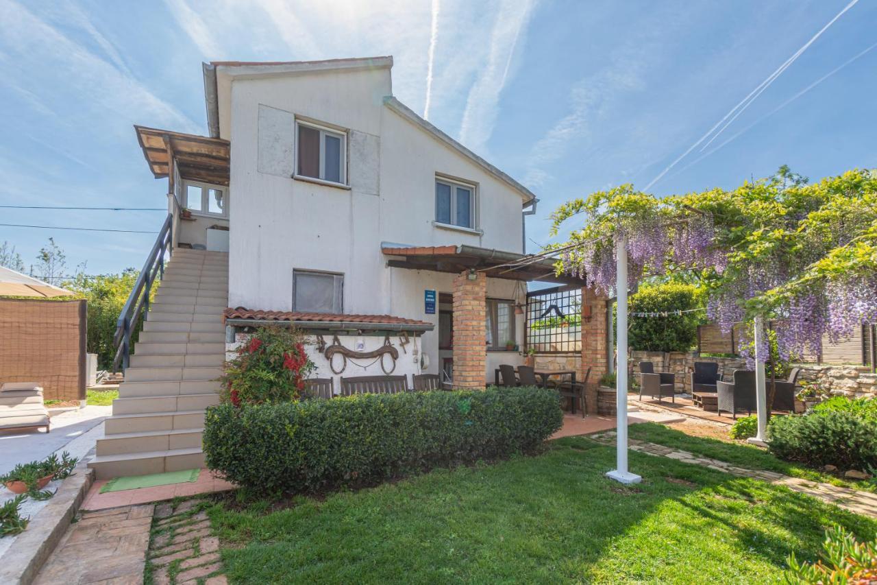 Apartment Adriana On Peaceful Location With Pool Pula Bagian luar foto