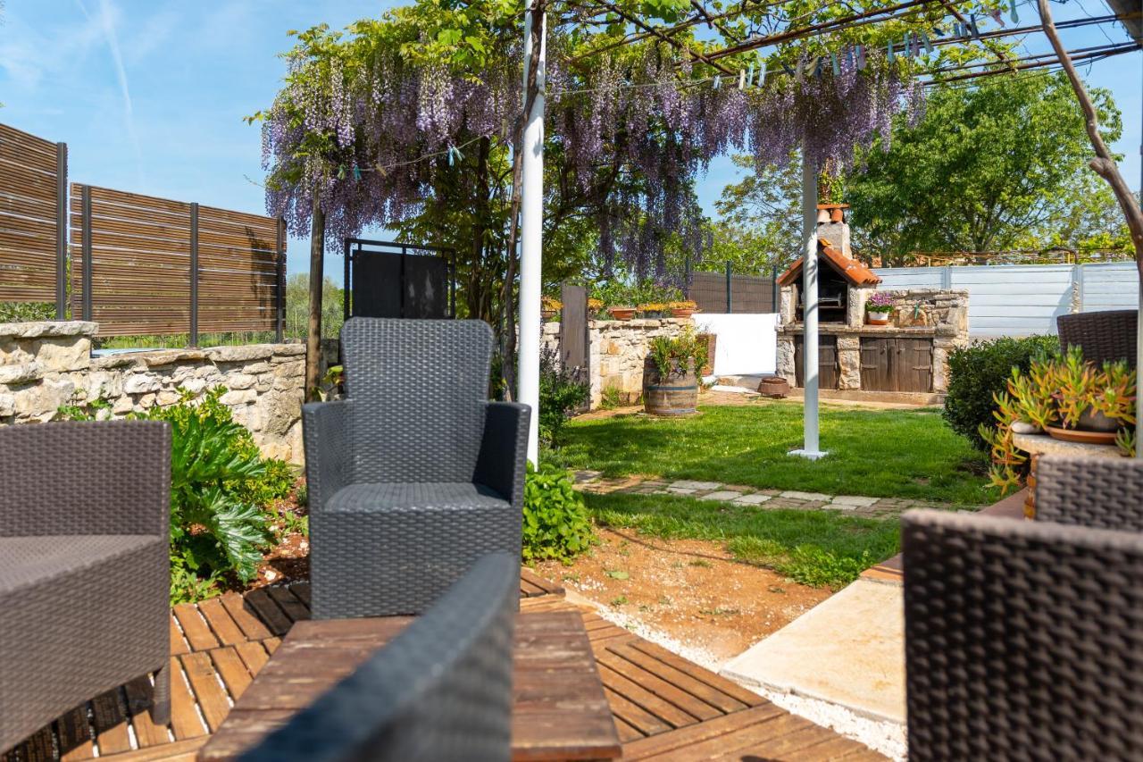 Apartment Adriana On Peaceful Location With Pool Pula Bagian luar foto