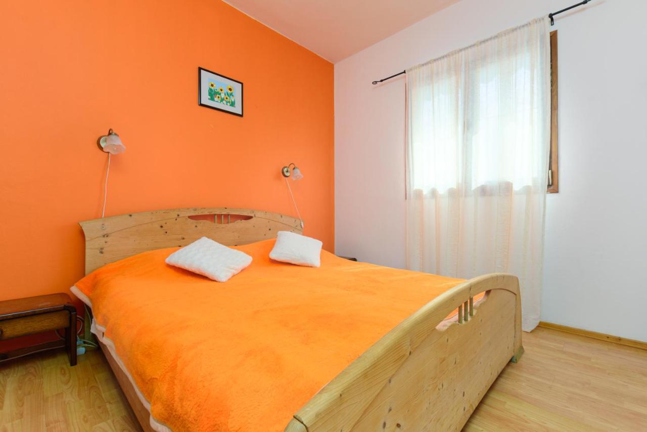 Apartment Adriana On Peaceful Location With Pool Pula Bagian luar foto