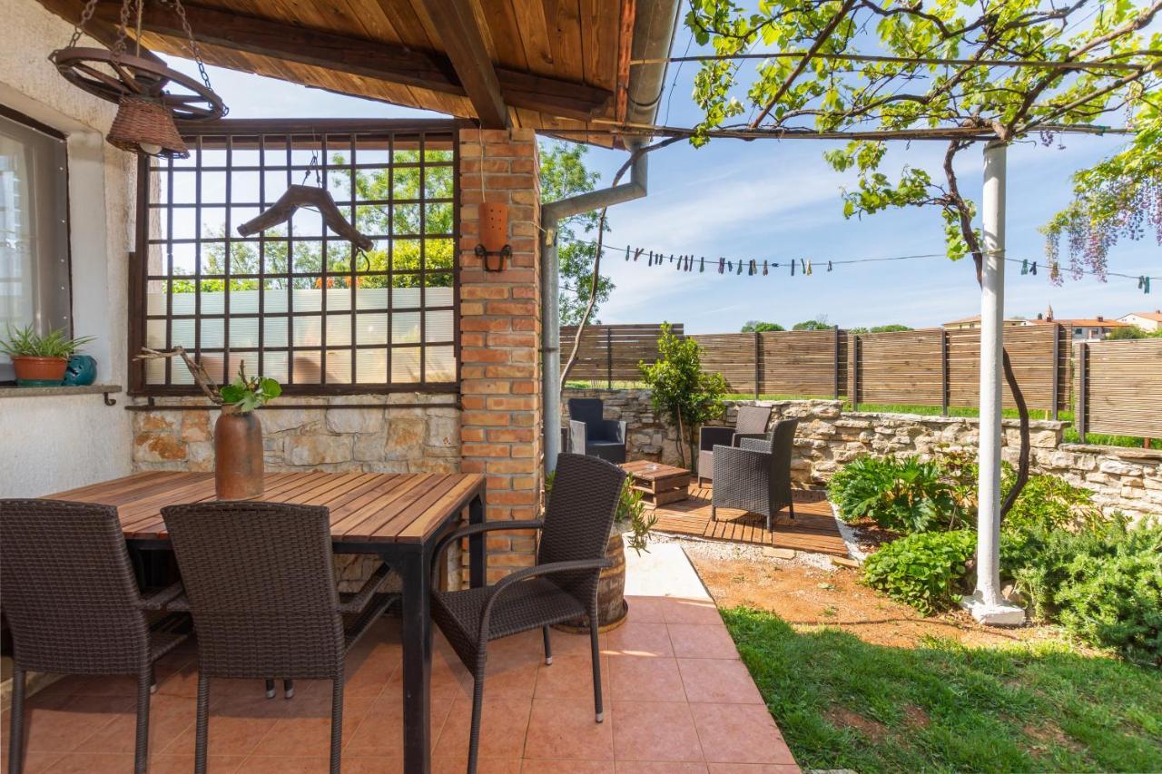 Apartment Adriana On Peaceful Location With Pool Pula Bagian luar foto