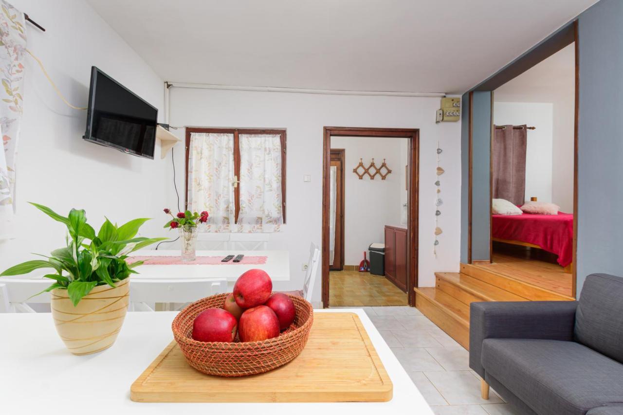 Apartment Adriana On Peaceful Location With Pool Pula Bagian luar foto