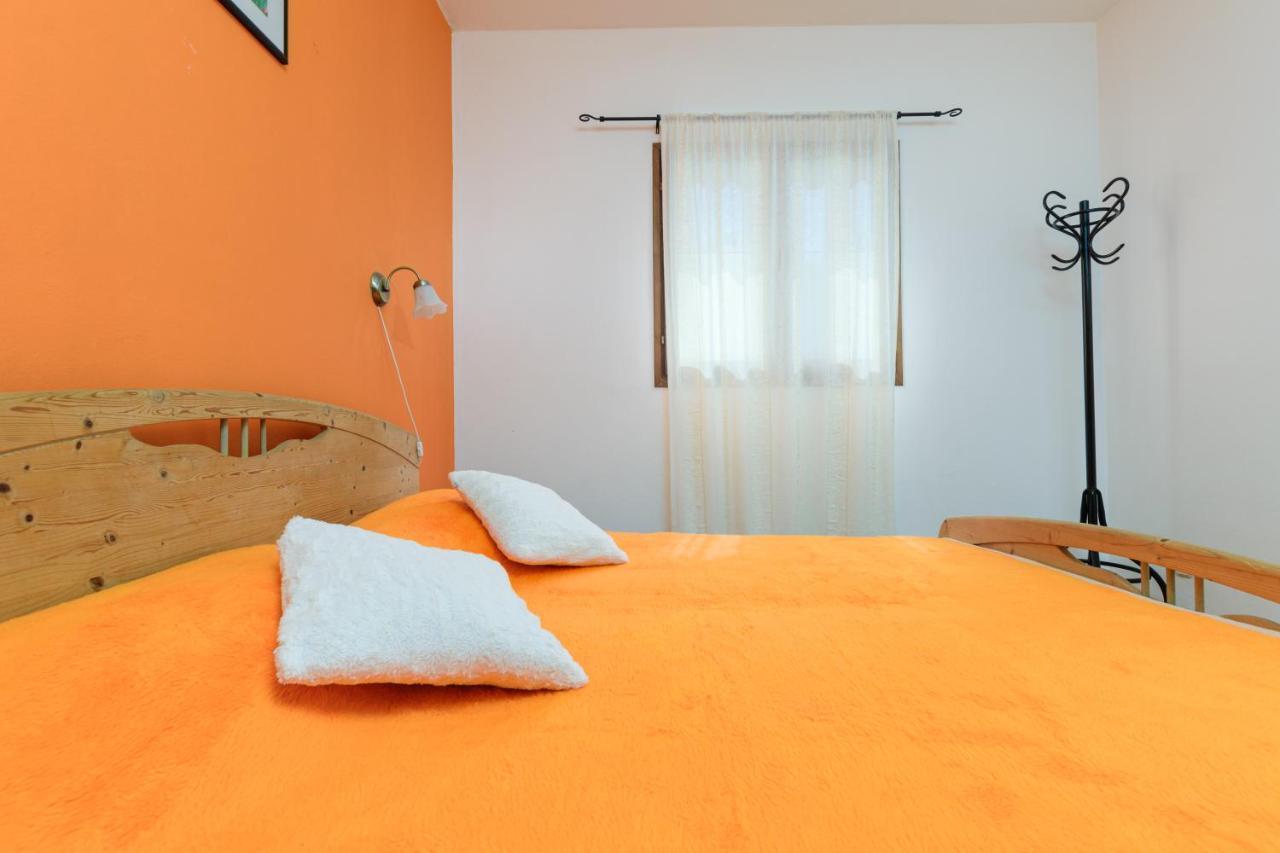Apartment Adriana On Peaceful Location With Pool Pula Bagian luar foto