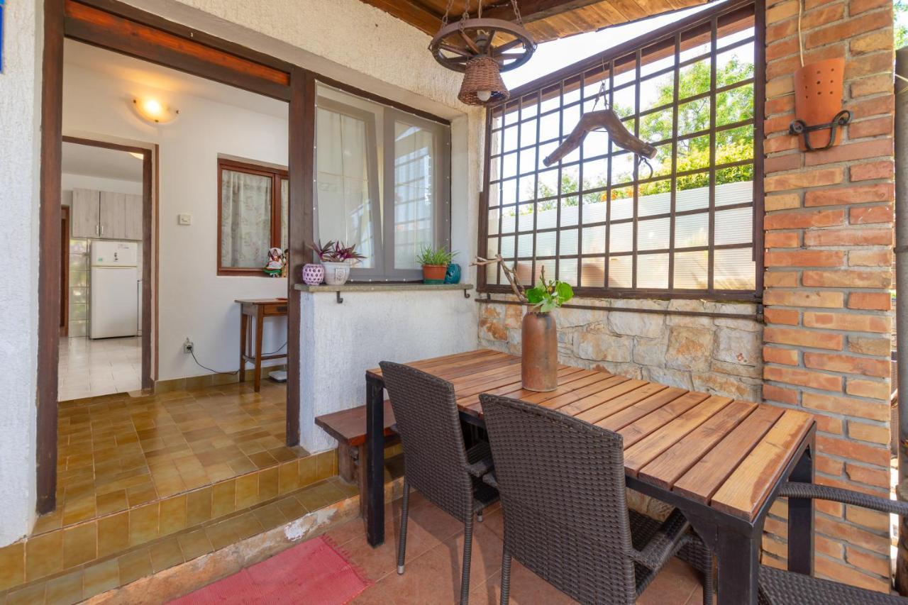 Apartment Adriana On Peaceful Location With Pool Pula Bagian luar foto