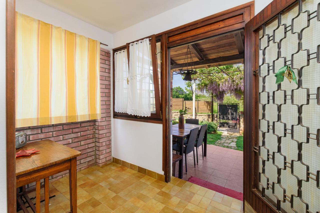 Apartment Adriana On Peaceful Location With Pool Pula Bagian luar foto