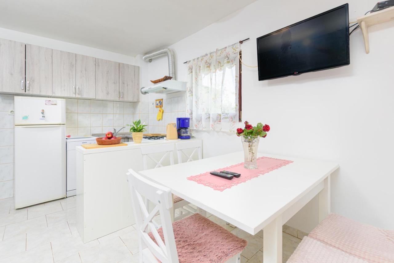 Apartment Adriana On Peaceful Location With Pool Pula Bagian luar foto
