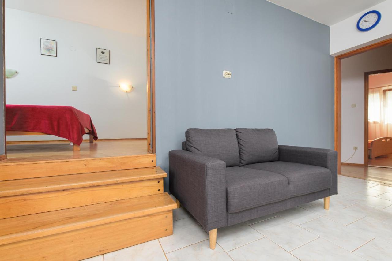 Apartment Adriana On Peaceful Location With Pool Pula Bagian luar foto