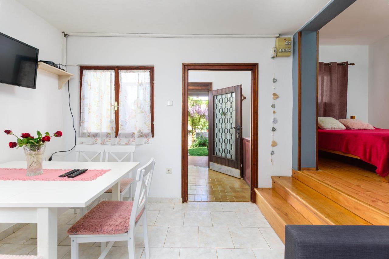 Apartment Adriana On Peaceful Location With Pool Pula Bagian luar foto